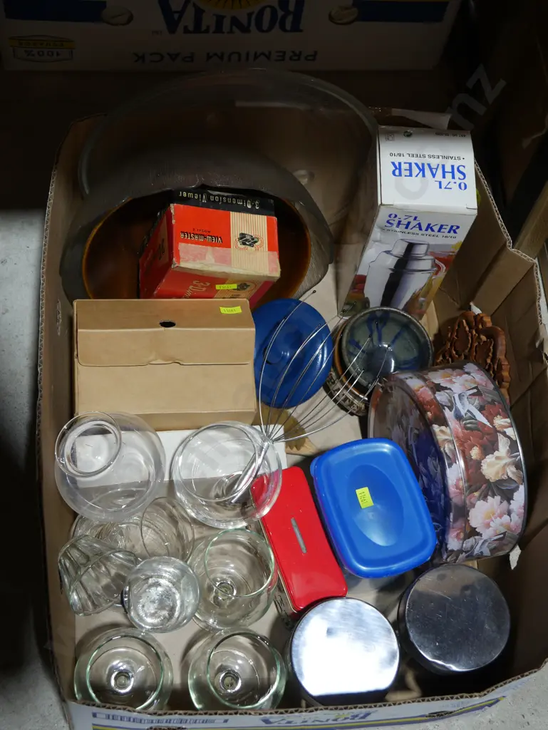 Glassware, cocktail shaker etc Image 1++