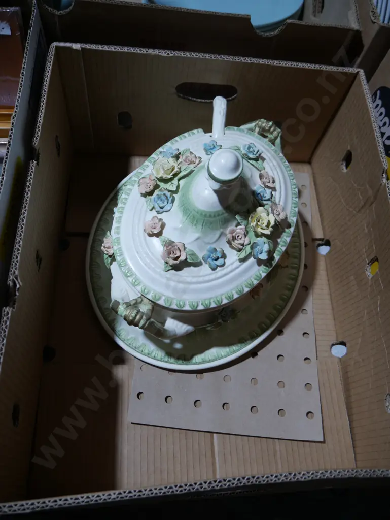 Decorative tureen Image 1++