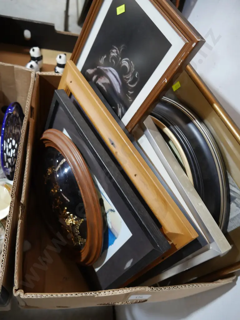 Box of assorted artworks Image 1++
