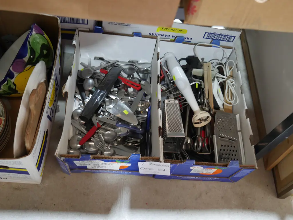 2 boxes of cutlery and kitchen utensils Image 1++