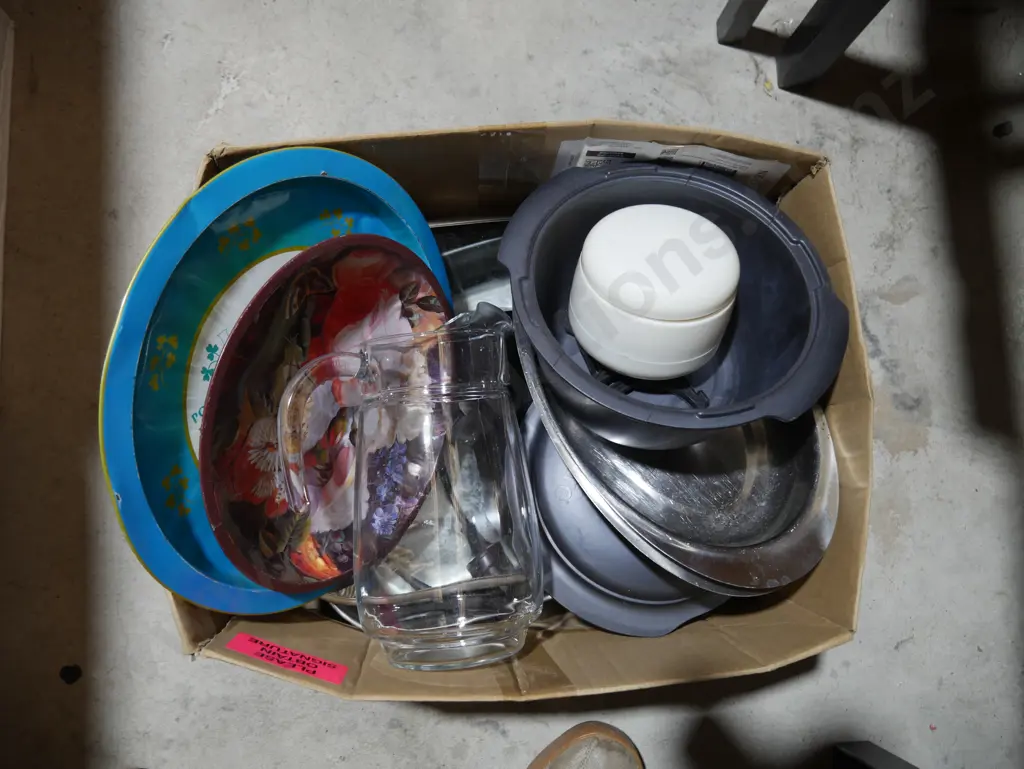 Glass jug, trays etc Image 1++