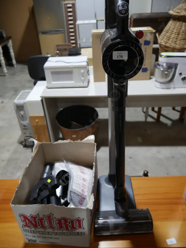 LG stick vacuum cleaner and accessories Image 1++