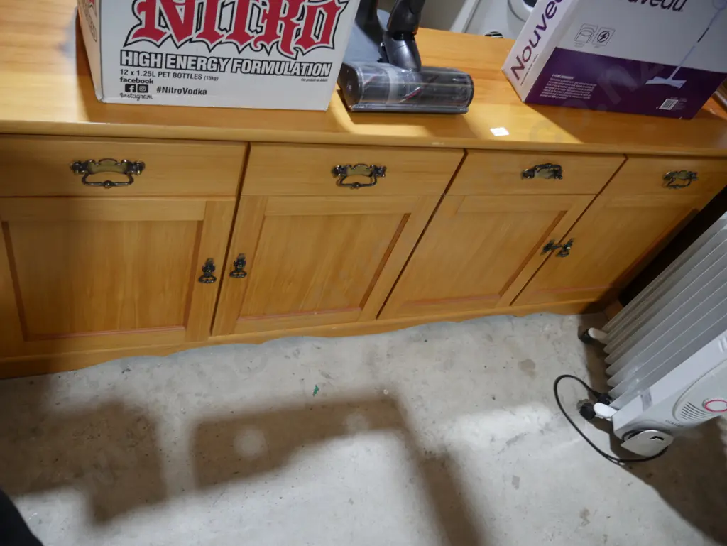 Sideboard Image 1++