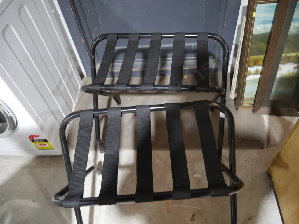 2 luggage stands Image 1++