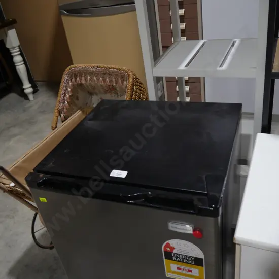 Bench high fridge