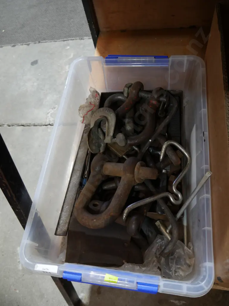 Large shackles etc Image 1++