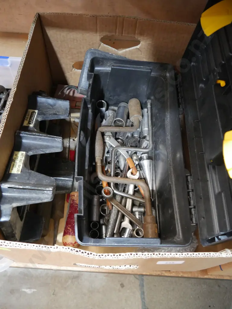 Assorted tools Image 1++
