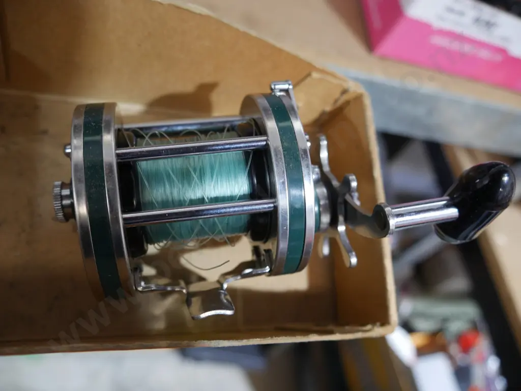 Shakespeare fishing reel Image 1++