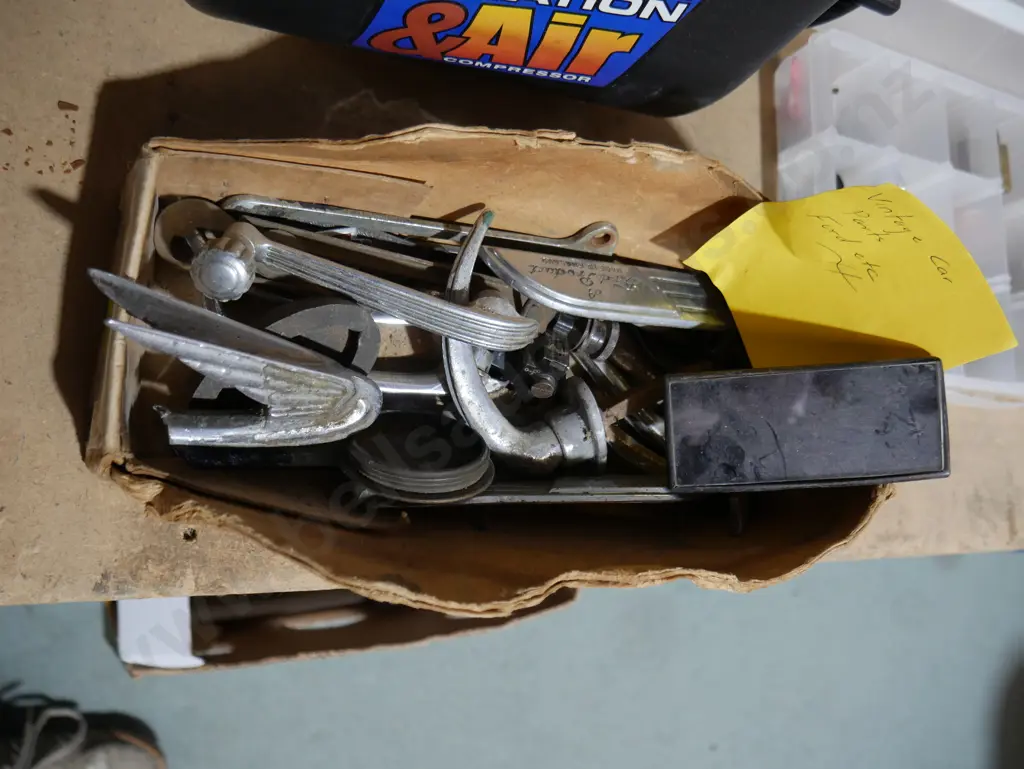 Assorted vintage car parts Image 1++