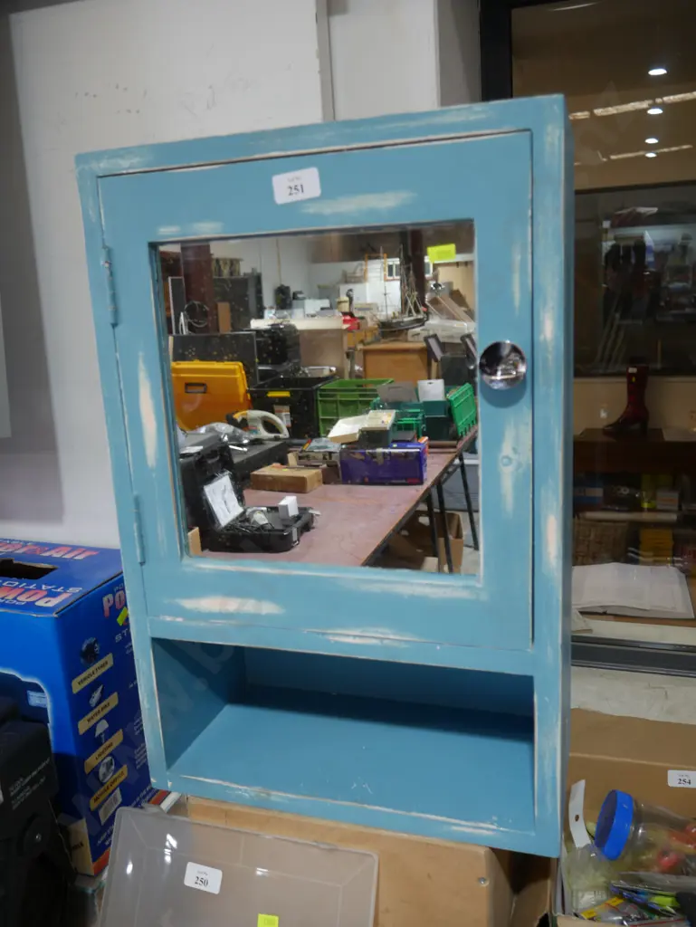 Medicine cabinet Image 1++