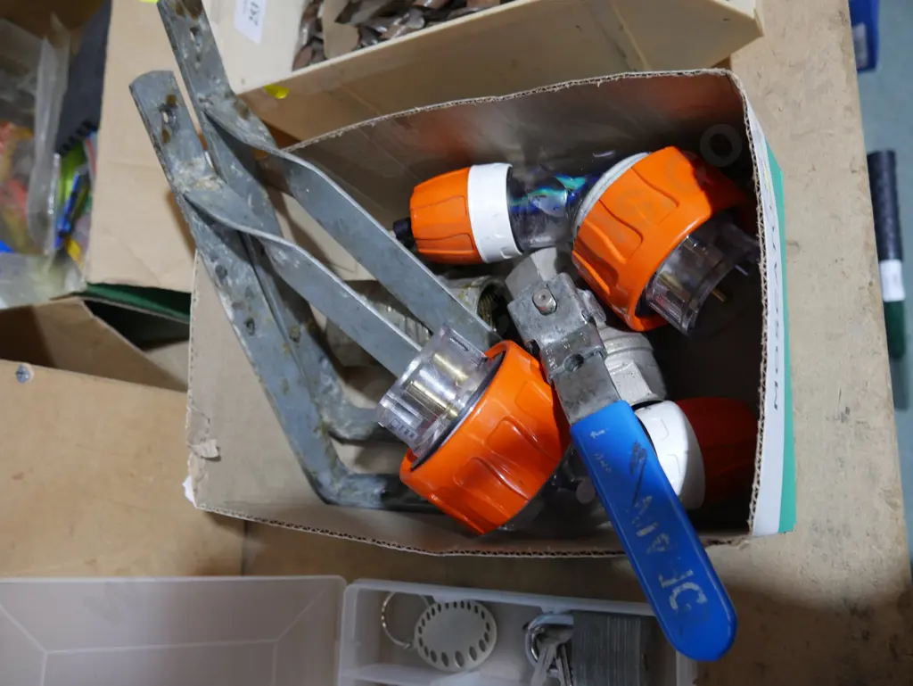 Plugs, brackets etc Image 1++