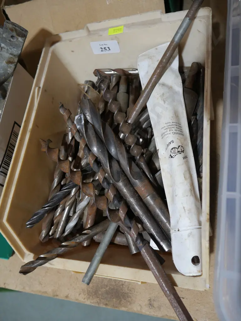 Assorted drill bits Image 1++