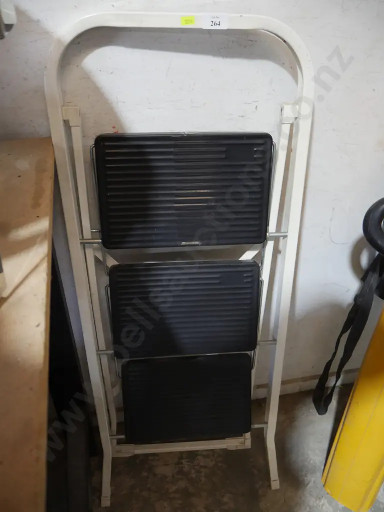 Step ladder Image 1++
