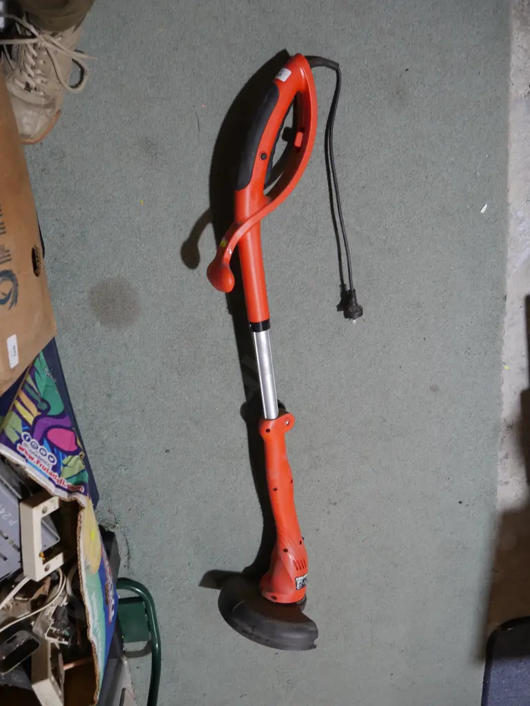 Black & Decker weed eater Image 1++