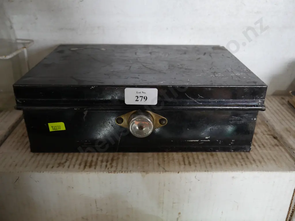 Cash tin Image 1++