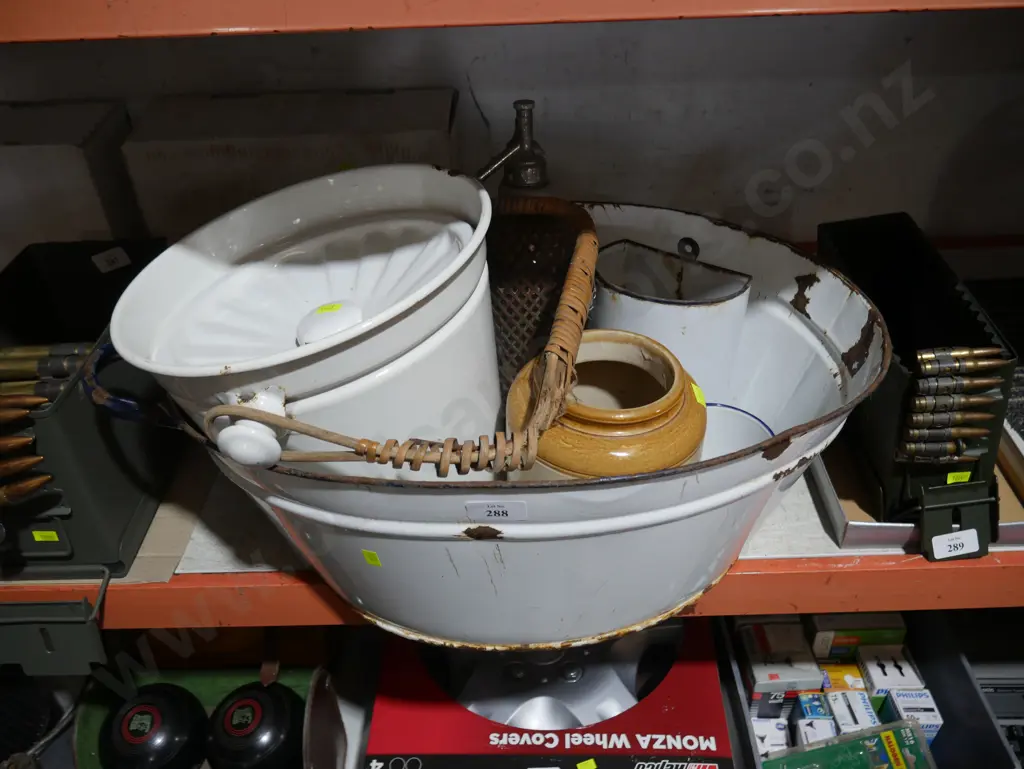Enamel bath and contents Image 1++