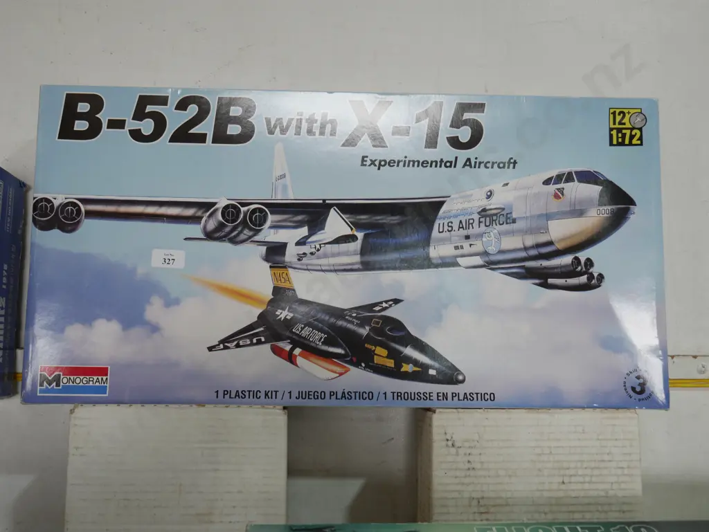 Model b-52b with x- 15 experimental aircraft Image 1++