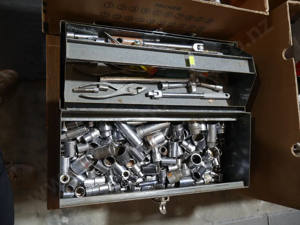 Tool box, sockets Image 1++