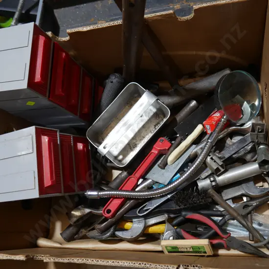 Hand tools, organising towers