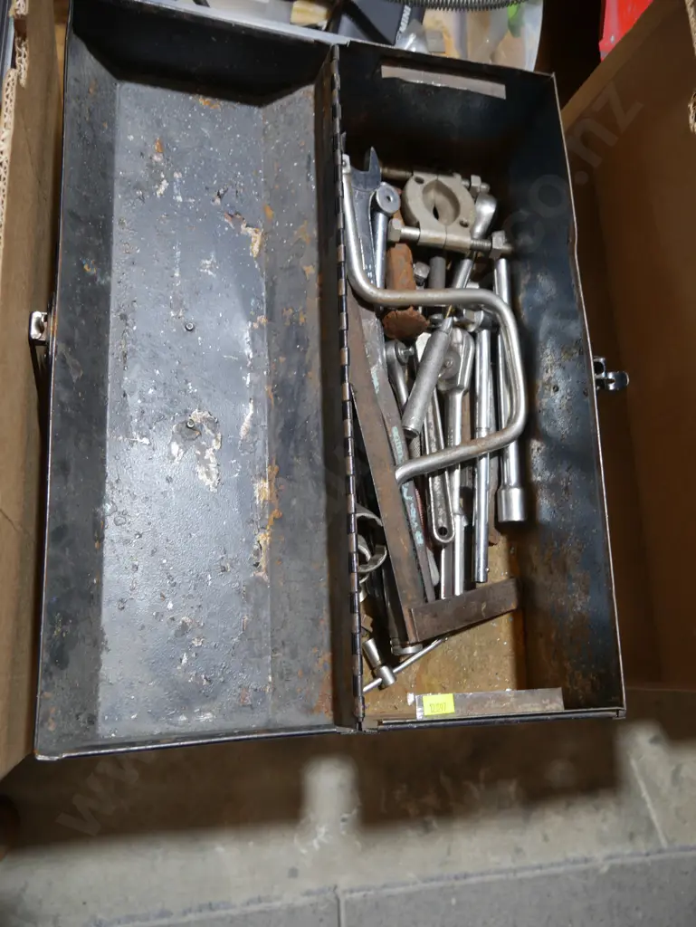 Toolbox and contents Image 1++
