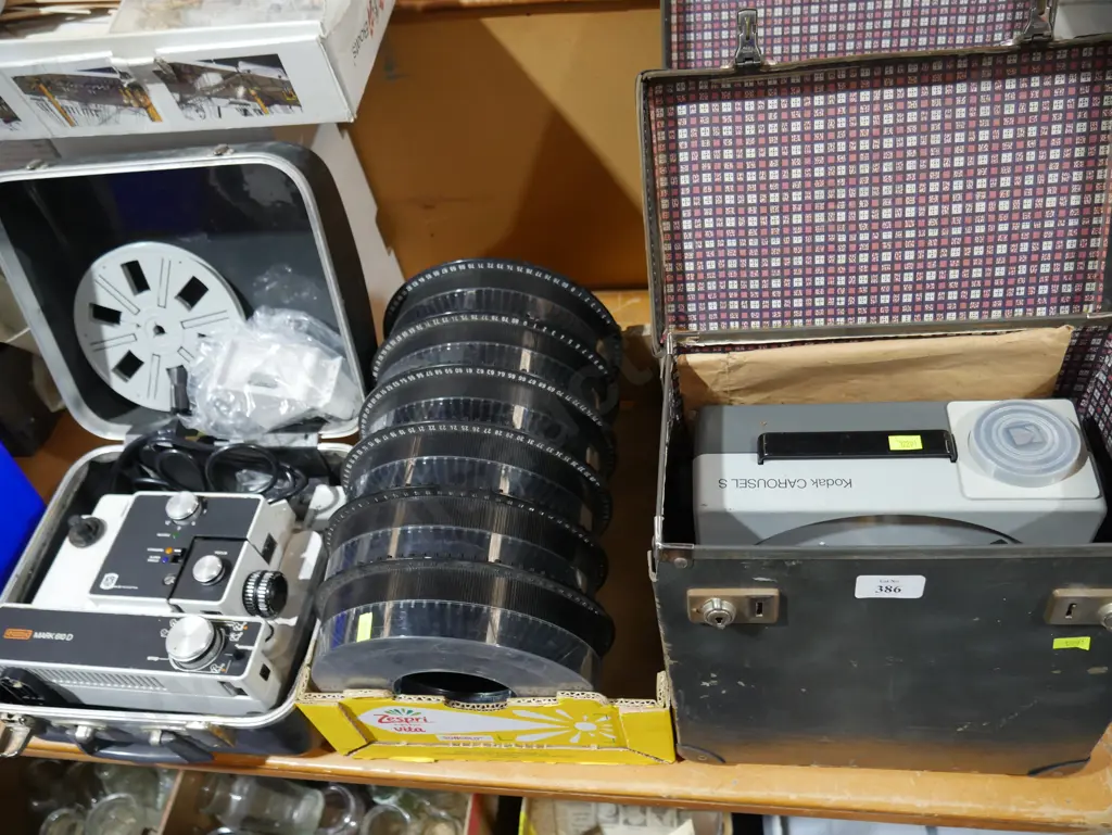 3 slide projectors Image 1++