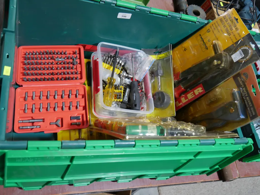 Rivet guns, screwdrivers etc Image 1++