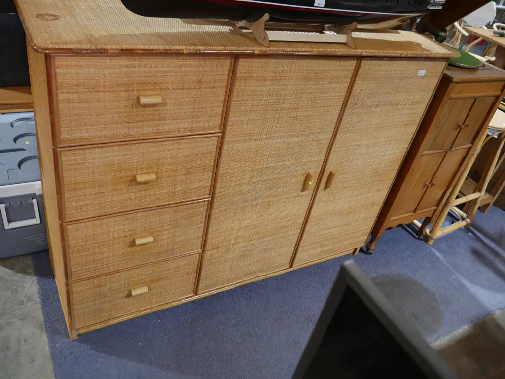 Wicker cabinet sideboard Image 1++