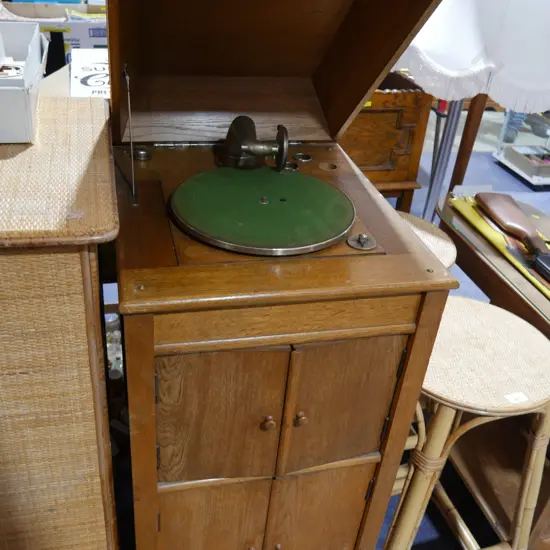 Phonograph