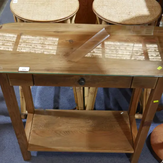 Hall table