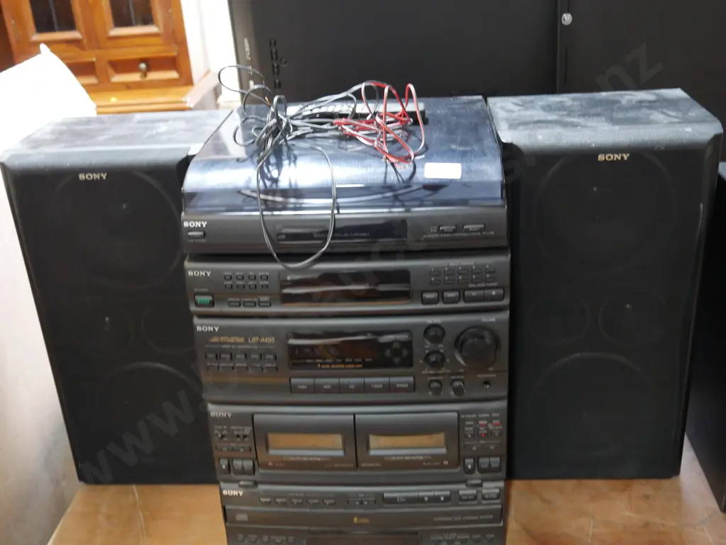 Sony stereo system and speaker Image 1++