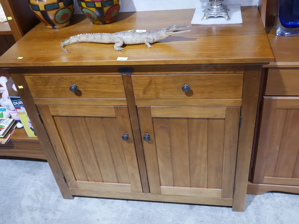 Sideboard Image 1++