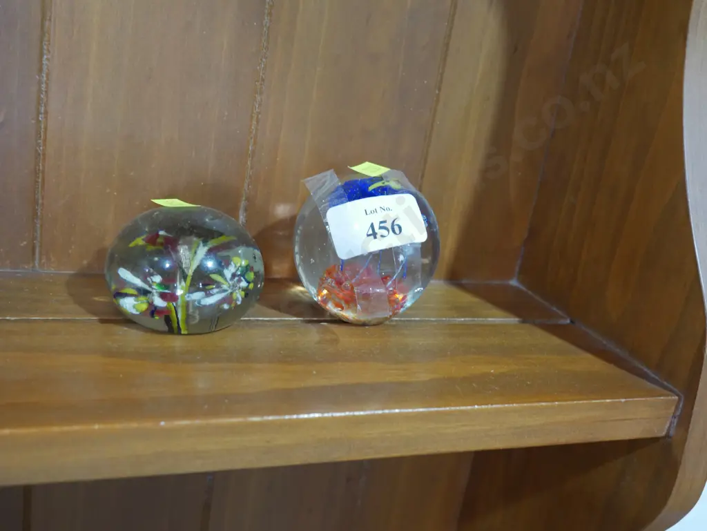 2 glass paperweights Image 1++