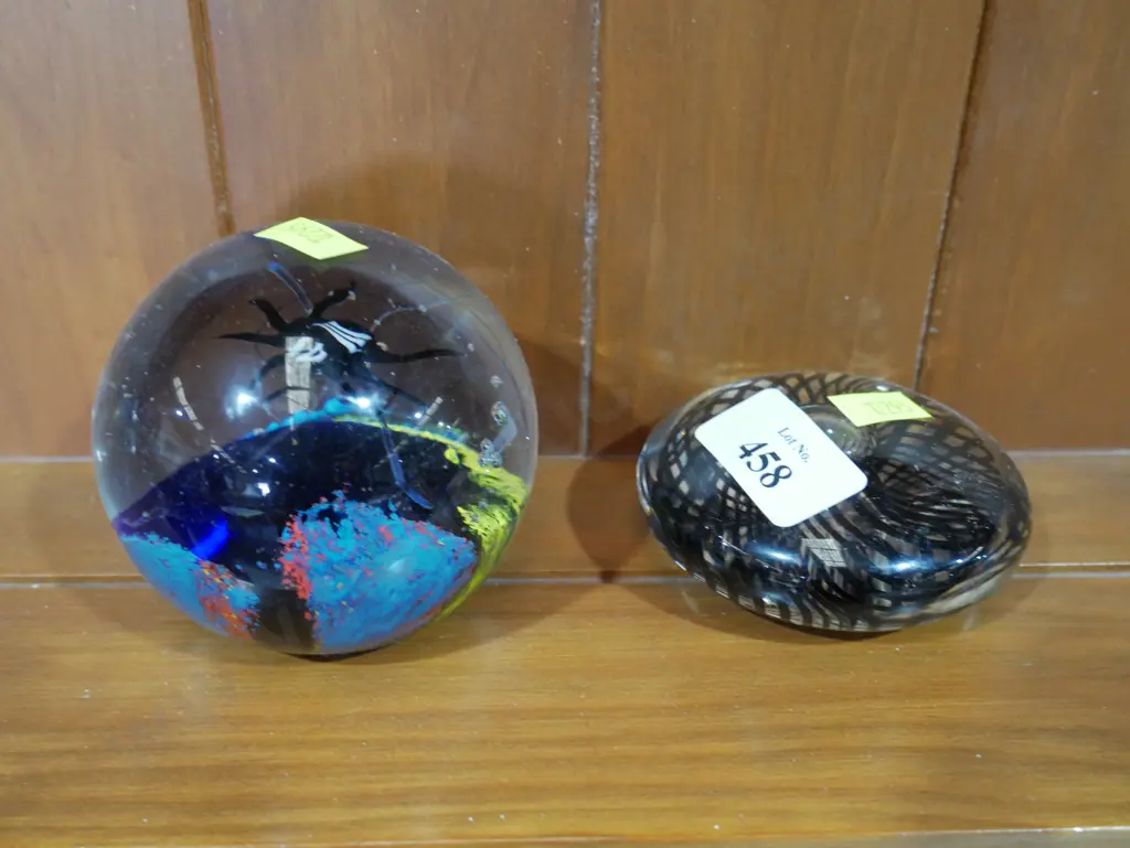 2 glass paper weights Image 1++