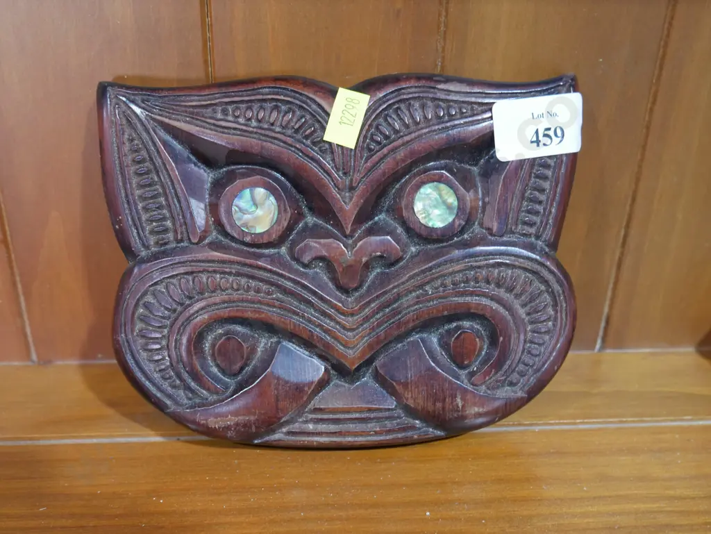 Maori carving with paua Shell eyes Image 1++