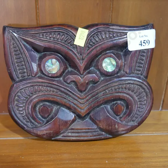 Maori carving with paua Shell eyes