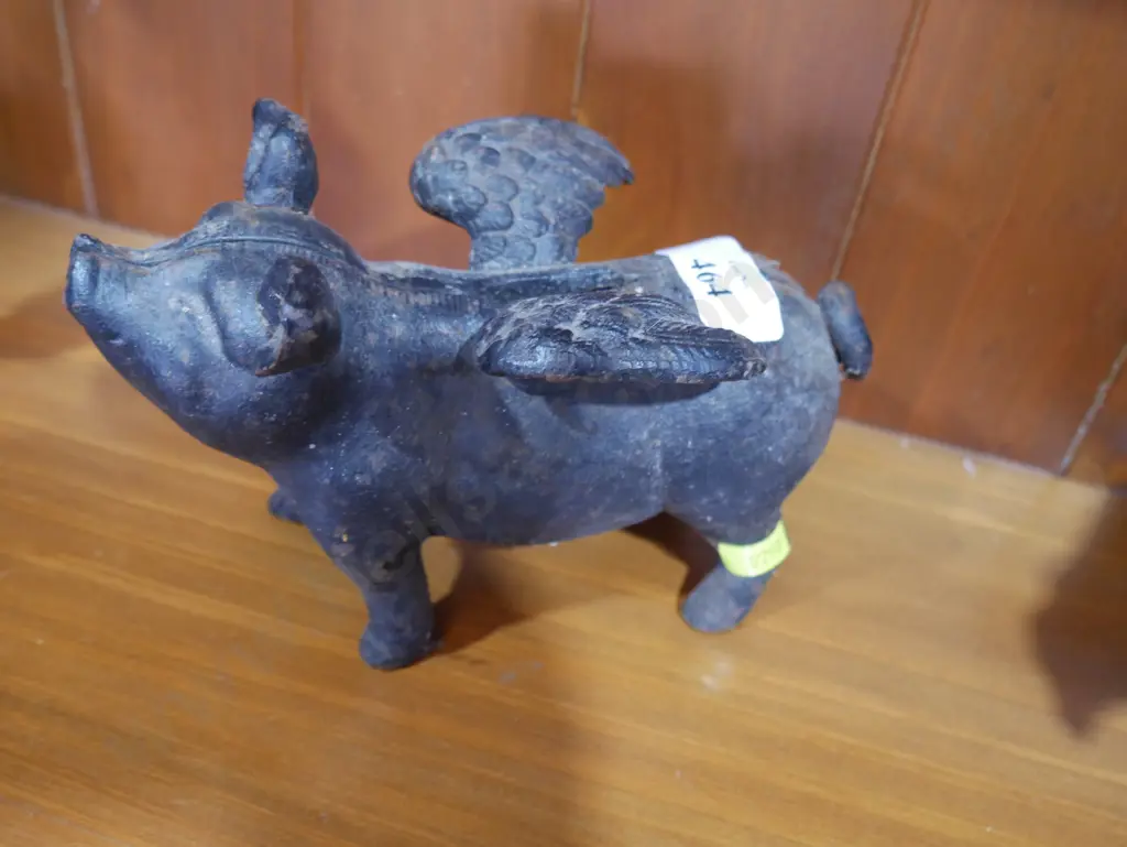 Metal flying pig money box Image 1++