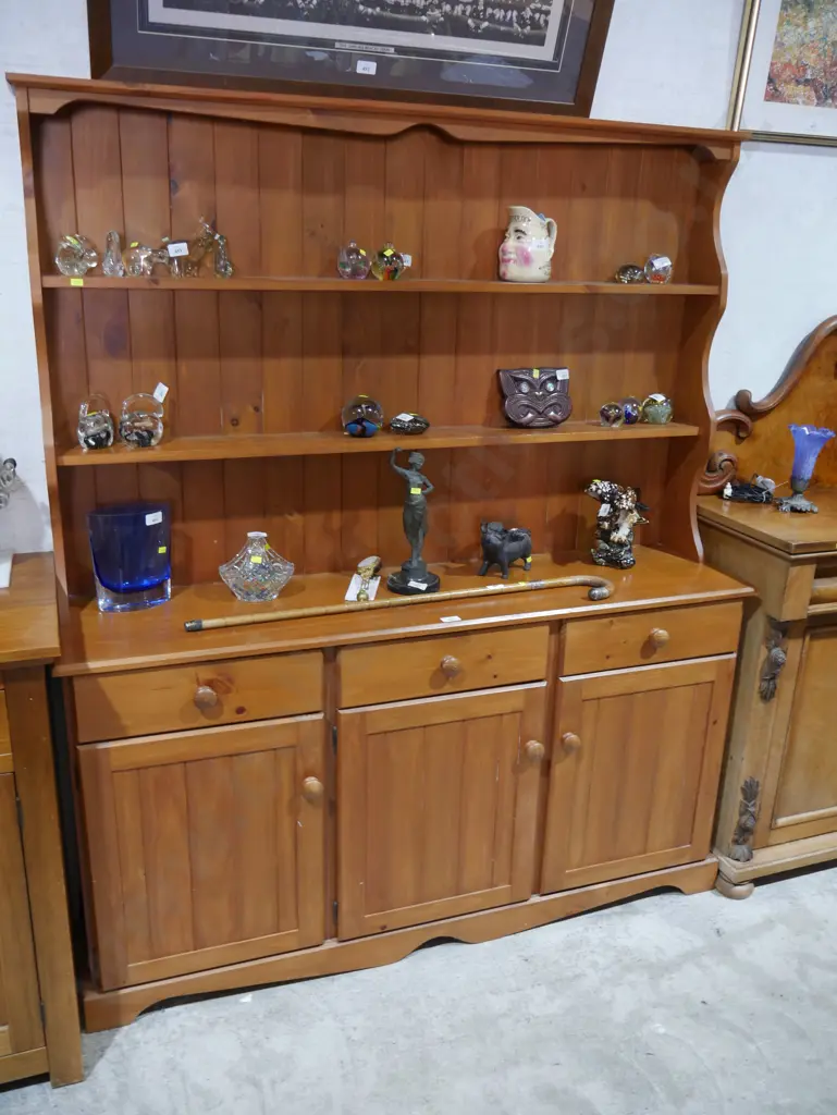 Hutch dresser Image 1++