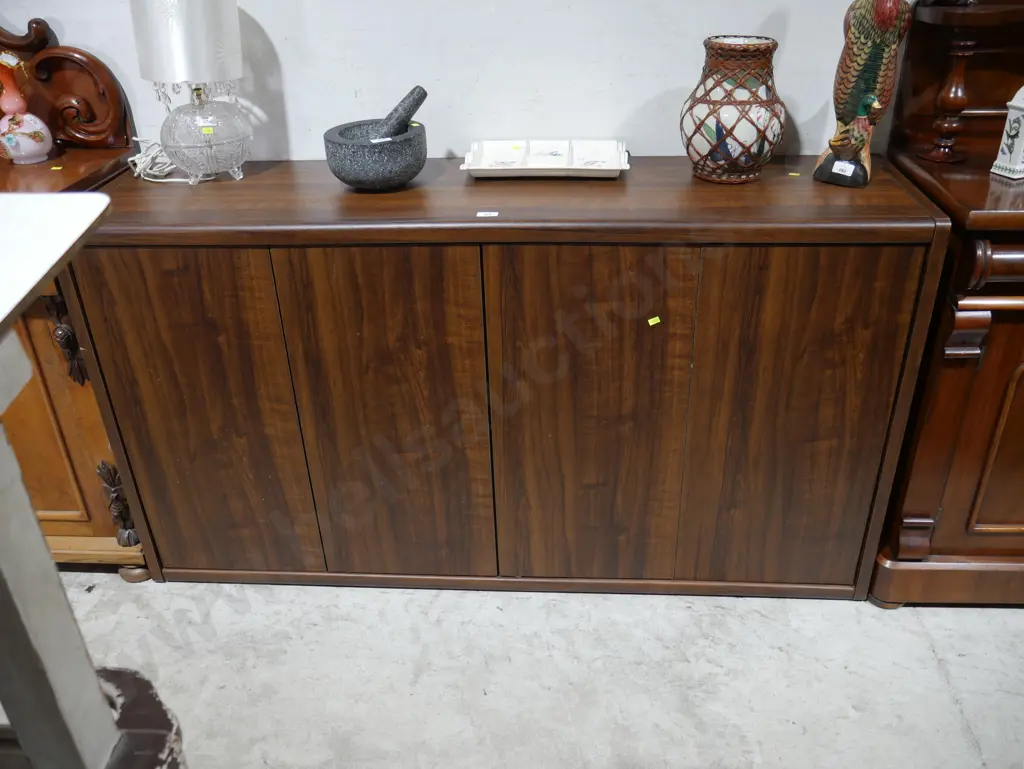 Sideboard Image 1++