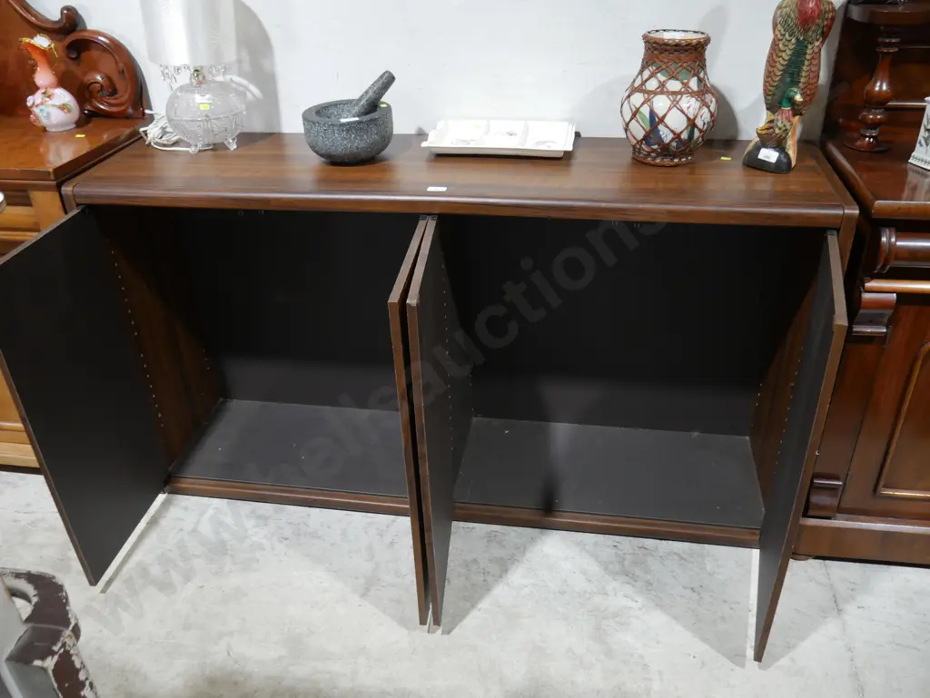 Sideboard Image 1++