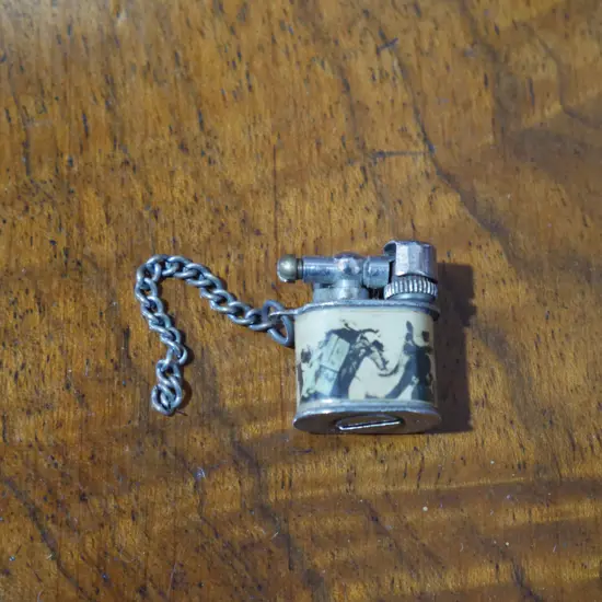 Miniature cigarette lighter