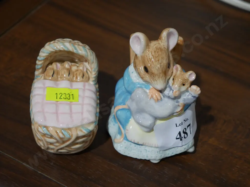 2 Peter rabbit ornaments Image 1++