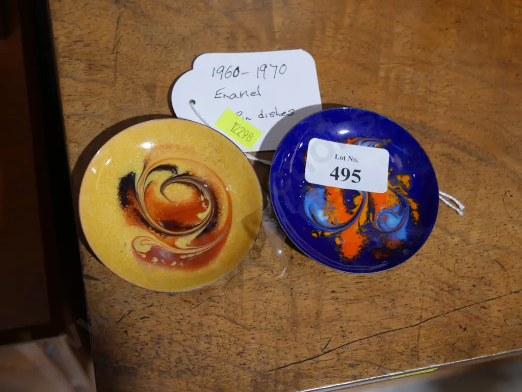 Two enamel dishes Image 1++