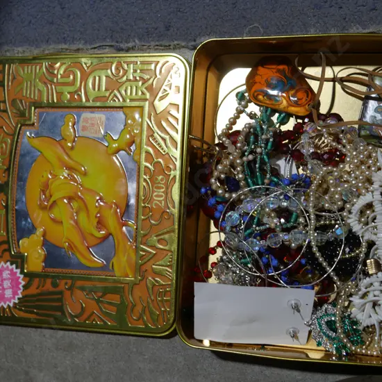Assorted jewellery