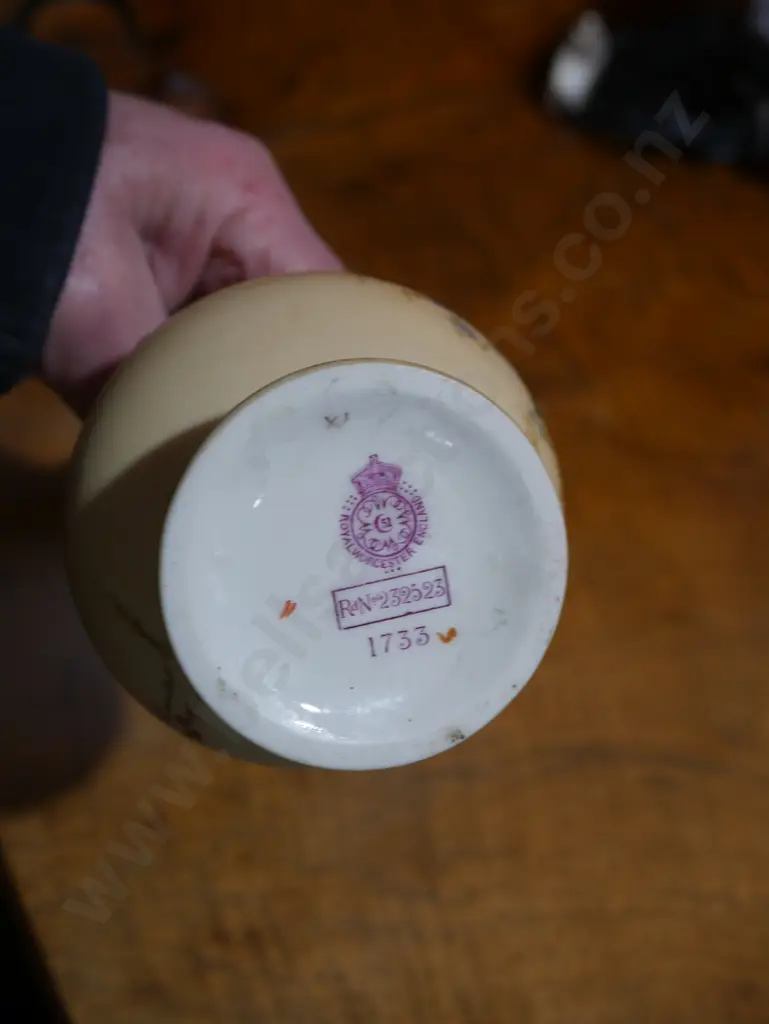 Royal Worcester vase Image 1++