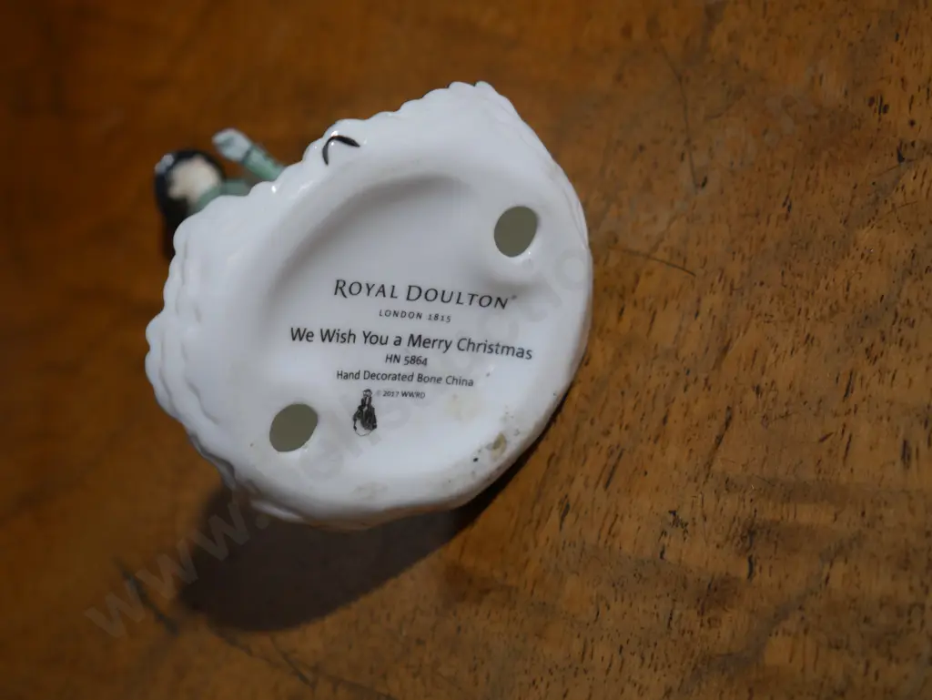Royal Doulton we wish you a merry Christmas figurine Image 1++