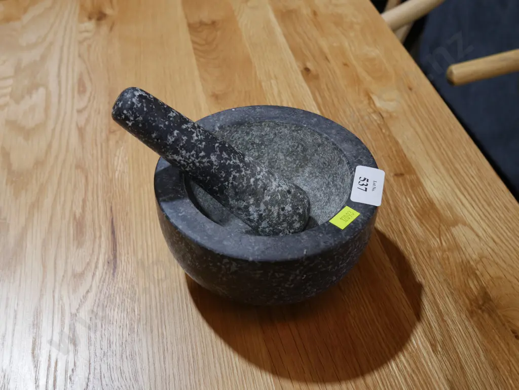 Mortar and pestle Image 1++