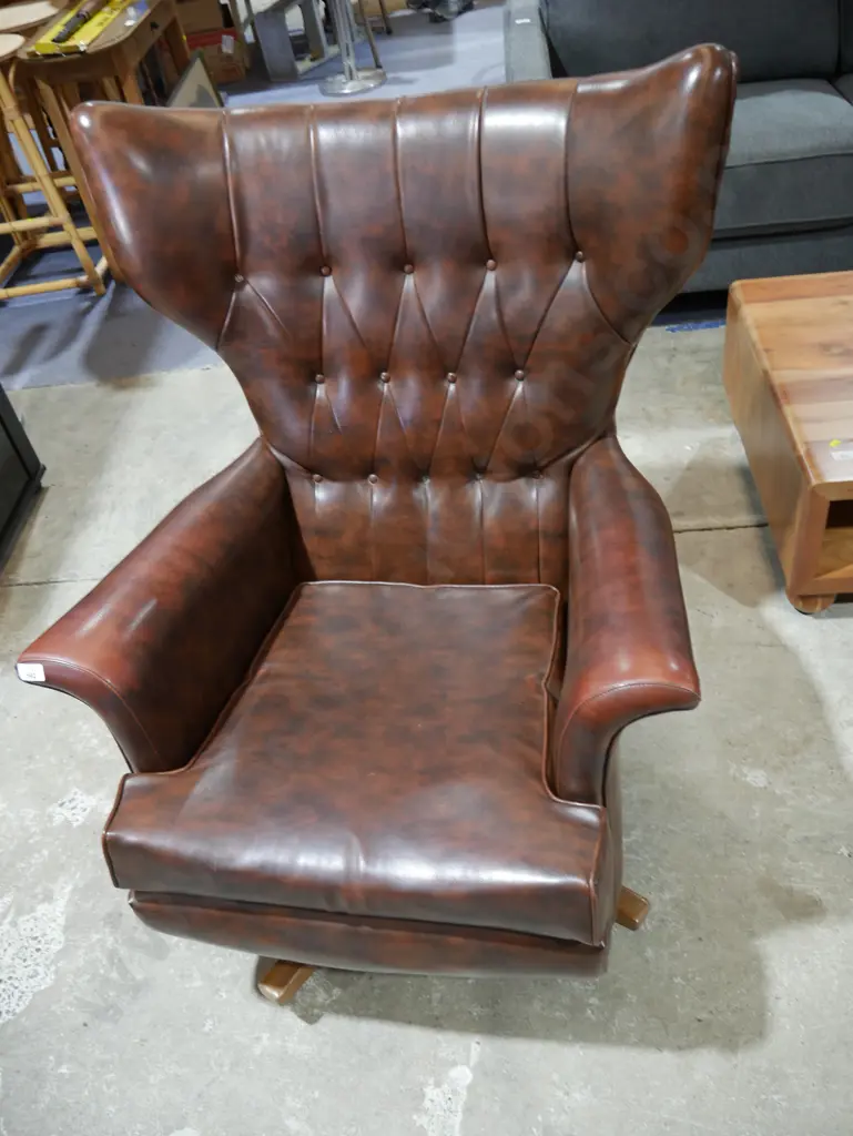 Wing back chair Image 1++