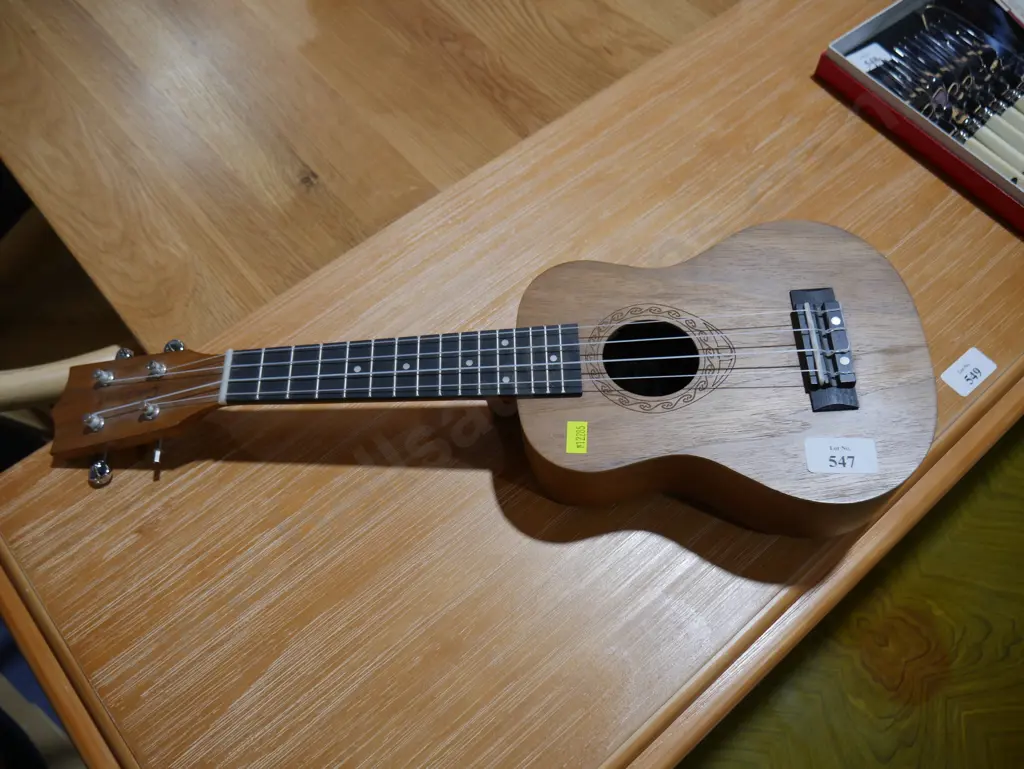 Tiare ukulele Image 1++