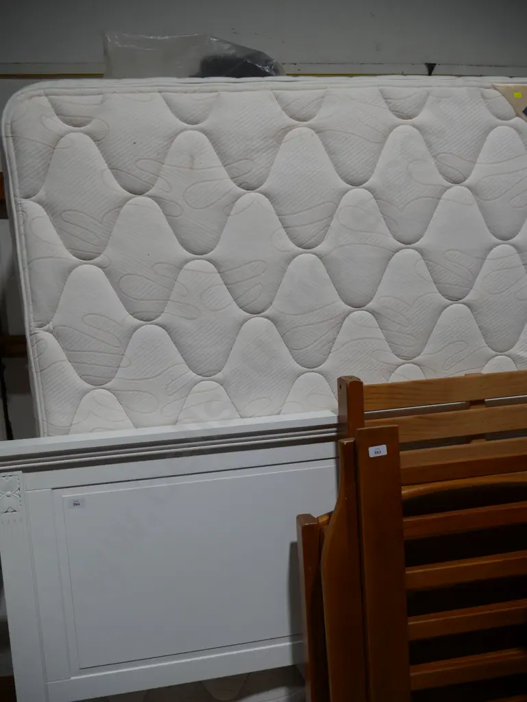 Queen size bed and headboard Image 1++