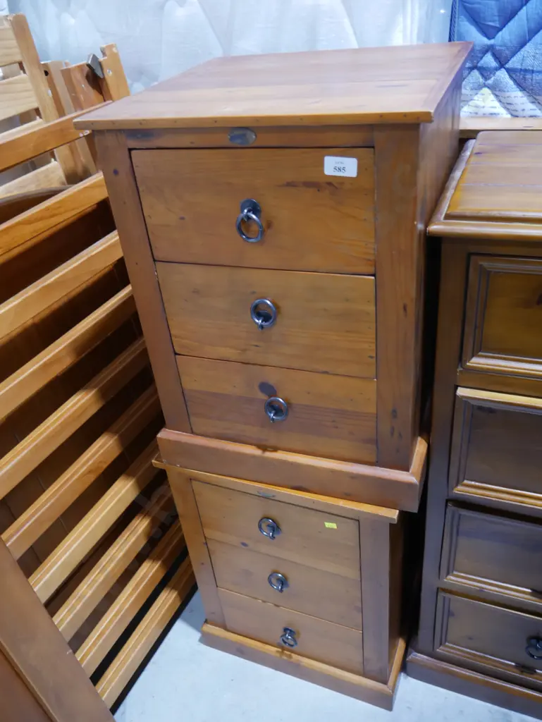 Pair of bedside drawers Image 1++